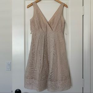 Diane von Fürstenberg Cream A Line Sleeveless V Neck Pleated Dress Size 2